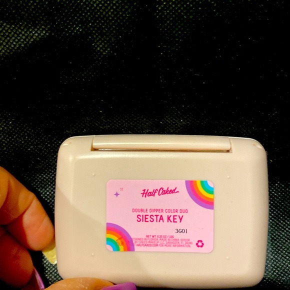 Half caked double dipper combo bronzer/highlighter powder. - Picture 4 of 5